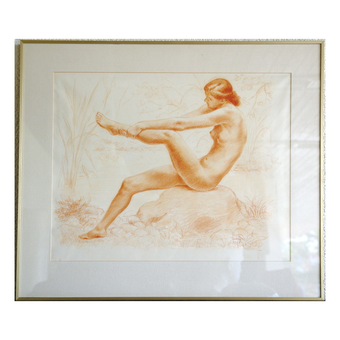 Femme nue se tenant la jambe 773