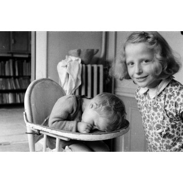 Geneviève avec Françoise endormie