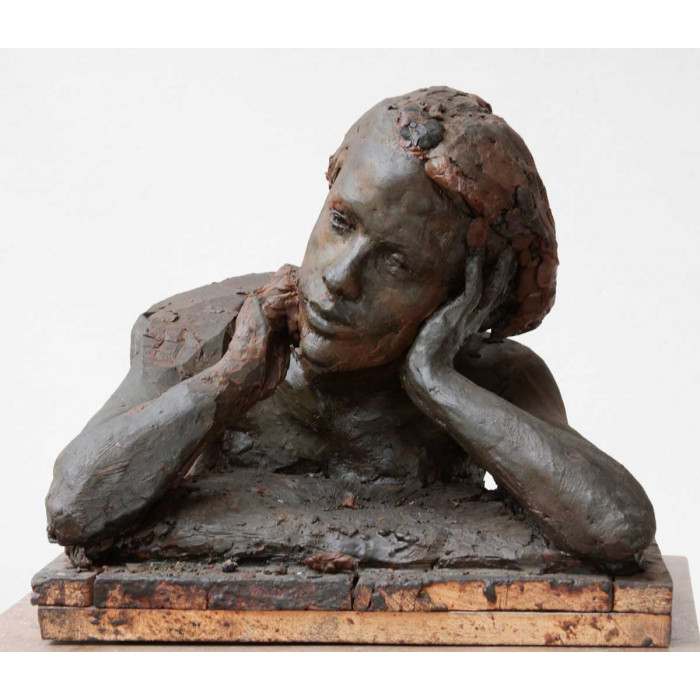 Buste de Laura accoudée