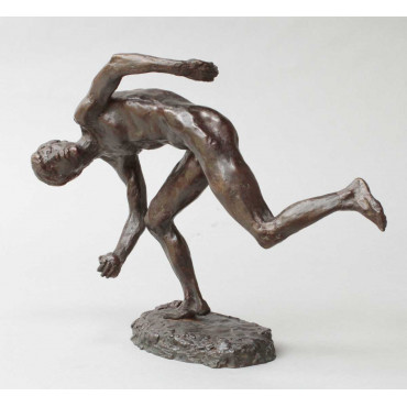 Angelo jeune garçon ramassant une balle