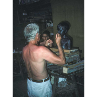 Karim posant pour son buste