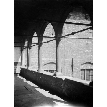 Galerie d'entrée du Beffroi dans la cour des Halles de Bruges