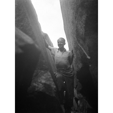 Fontainebleau, Roger Buxin dans les rochers de la forêt