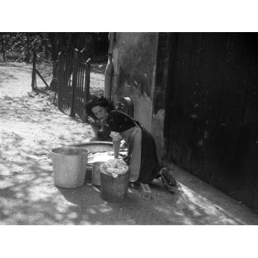 Monique lave le linge