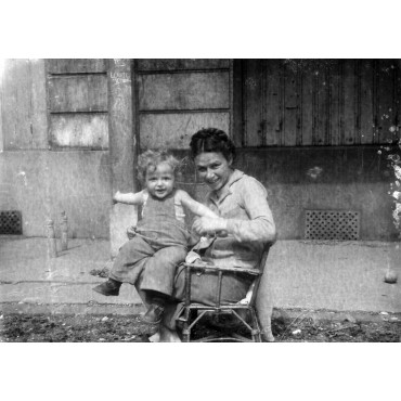 Monique et Geneviève, 1946