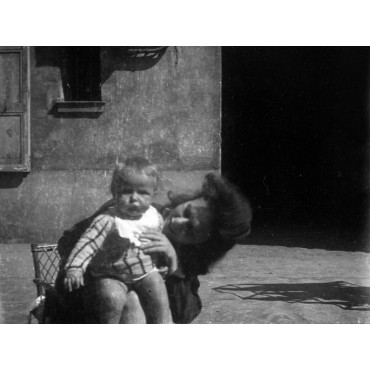 Monique et Geneviève, 1945