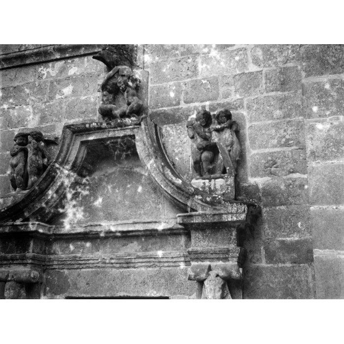 Fontainebleau, porte sur le jardin de Diane