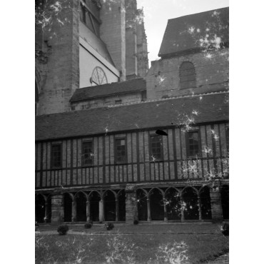 Beauvais, cloître de la cathédrale
