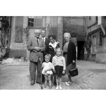 Stéphan avec sa femme, ses enfants et ses parents, Villa Brune