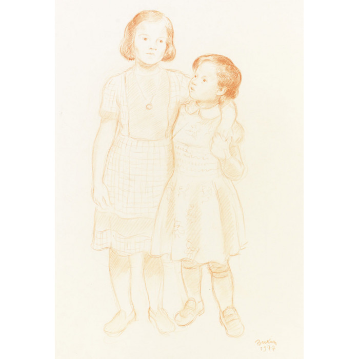 Deux enfants filles debouts de face