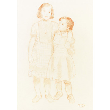 Deux enfants filles debouts de face