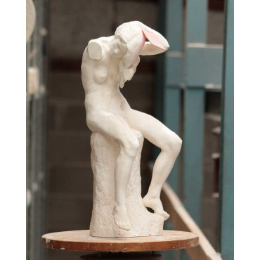 Lucile étude pour une fontaine. ou Lucile se coiffant Petit Modèle