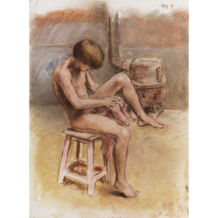 Adolescent garçon s'essuyant, assis sur un tabouret, dans l'atelier