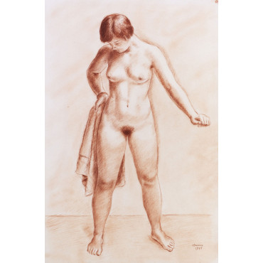 Femme nue de face s'essuyant