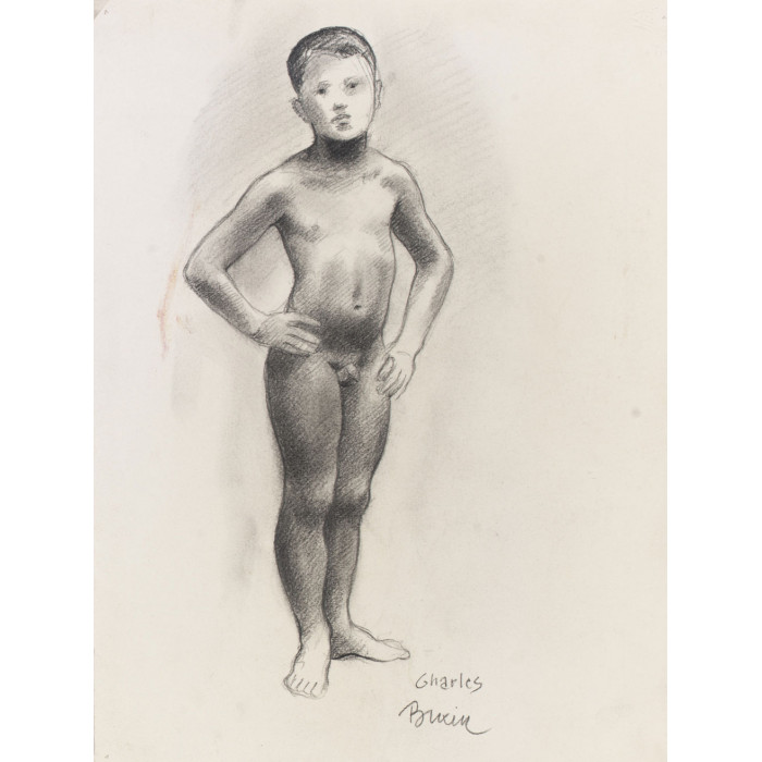 Enfant garçon nu debout de face