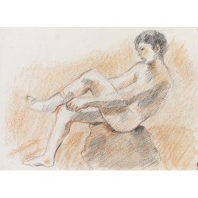 Adolescent garçon enfillant sa chaussette