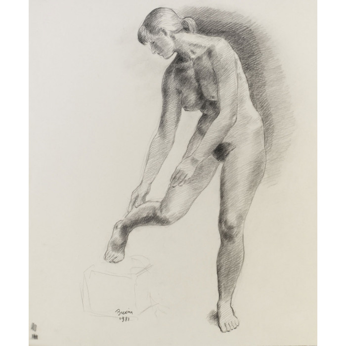 femme nu debout de face en équilibre sur un pied