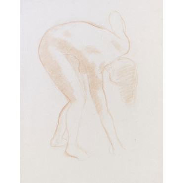 Femme penchée ramassant un objet à terre