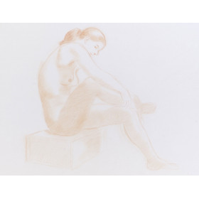 Femme assise s'essuyant le pied